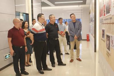 广东广垦畜牧集团党委书记、董事长黄宣一行莅临皇氏集团参观交流